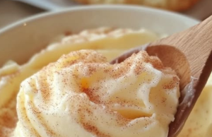 Copycat Pillsbury Cinnamon Roll Icing