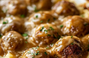 Meatball & Mashed Potato Bake – Creamy, Cheesy & Comforting AF!