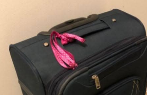 Baggage Handler Reveals Why You Should Never Tie a Ribbon on Your Luggage