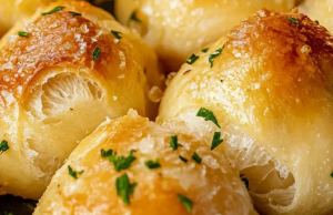 Sourdough Garlic Knots