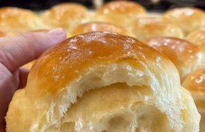 So Soft and Buttery Homemade Rolls Recipe