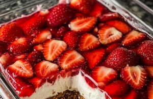 Strawberry Pretzel Salad Recipe