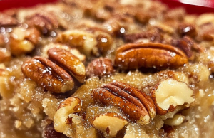 Pecan Pie Dump Cake Recipe