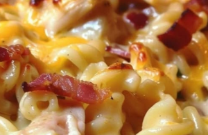 Crazy Good Casserole: Cheesy Chicken and Bacon Pasta Bake