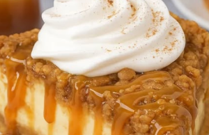 Creamy Apple Crisp Cheesecake