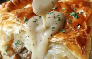 Sausage Gravy Puff Pie