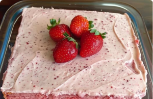 The BEST EVER Strawberry Cake