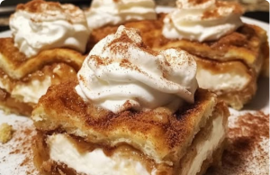 Ooey-Gooey Cinnamon Roll Cheesecake Bars