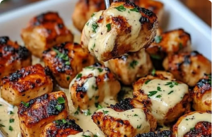 Grilled Chicken Bites with Creamy Garlic Sauce