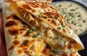 Cheesy Garlic Chicken Wraps