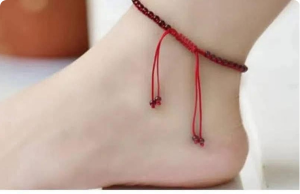 The Hidden Meaning Behind Wearing an Ankle Bracelet—Most People Have No Idea