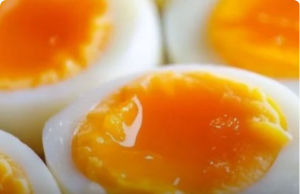 Doctors W:arn: This Common Way of Eating Boiled Eggs Can Clog Your Arteries