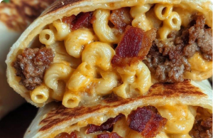 Mac & Cheese Bacon Burger Rolls