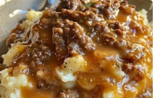 Ground Beef and Gravy Over Mashed Potatoes
