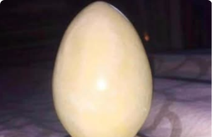 What’s This Small Marble-Like Object That Caught People’s Attention? The Surprising Story of the Darning Egg