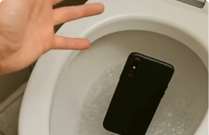 If Your Phone Falls into Water or the Toilet, Use Any of These 3 Tricks to Save It