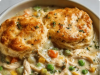 Slow Cooker Chicken & Biscuits Casserole: The 30-Minute Comfort Food Revolution That Actually Has Crisp Biscuits (No Soggy Disaster!)