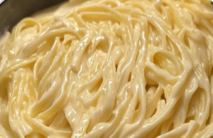 Slow Cooker Creamy Alfredo Pasta