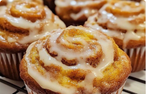 Cinnamon Roll Pumpkin Muffins