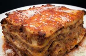 Beef Lasagna: A Slow-Simmered Italian Classic with Béchamel & Fresh Pasta