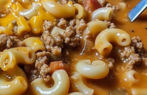 One-Pot Macaroni Cheeseburger Soup