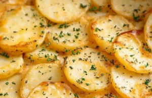 Slow Cooker Scalloped Potatoes