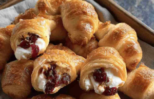 Cranberry Cream Cheese Crescent Bites