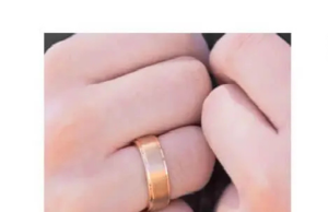 Why Successful People Often Wear Rings on Their Right Hand: A Symbolism Woven Through Time, Psychology, and Power