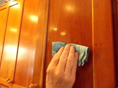 How to Effortlessly Remove Grease and Cooking Odors from Kitchen Cabinets