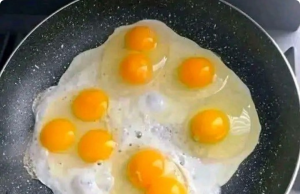 How many eggs are in the pan!?